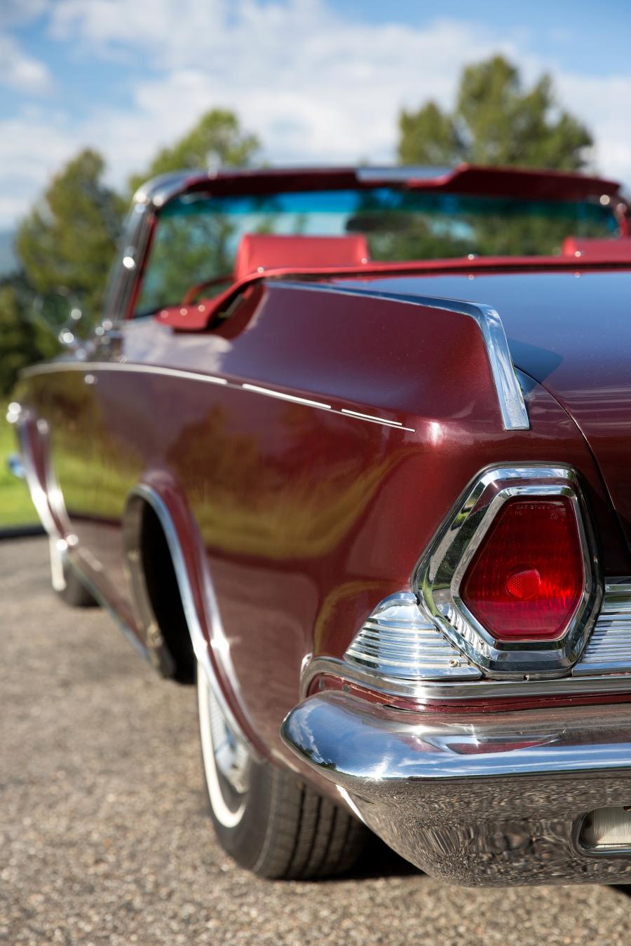 Детали экстерьера Chrysler 300К Convertible 1964 года  (фото 8 из 19)
